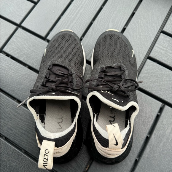 Nike Air Max 270 - Picture 6 of 10